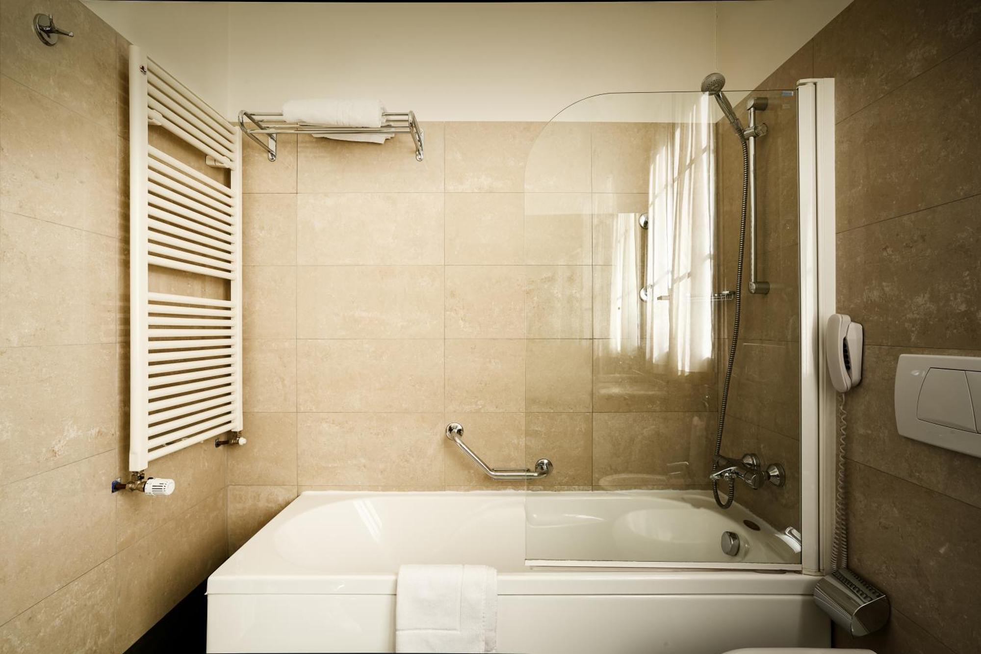 Meditur Hotel Bologna 奥扎诺-德尔艾米利亚 外观 照片